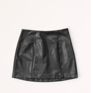 Abercrombie & Fitch Curve Love Vegan Leather Mini Skort💌